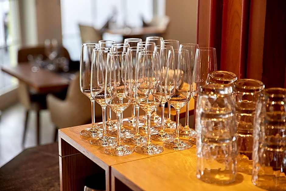 Moselhotel Weinhaus Simon `Sauna`Restaurant`ELadesäule