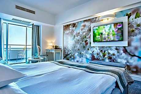 Deluxe Family Room Sea View