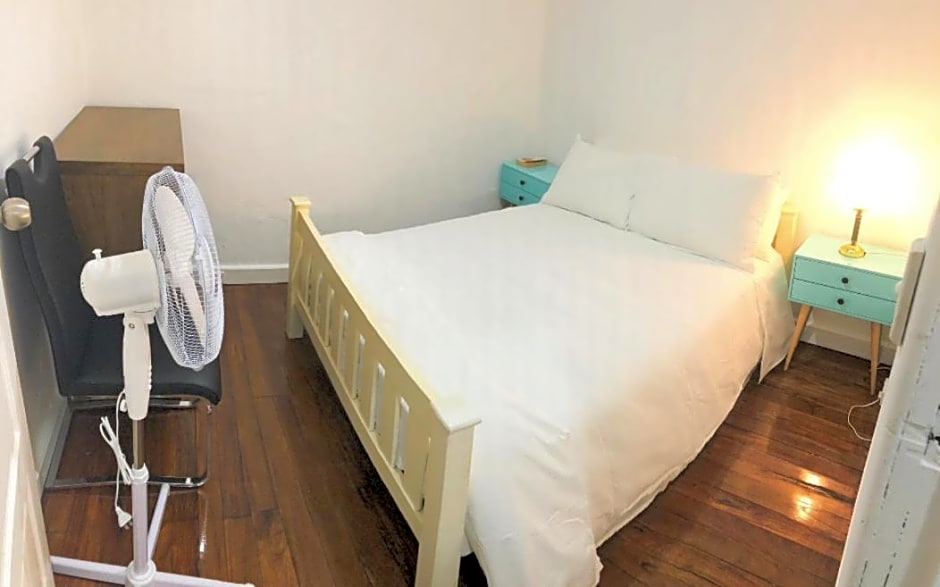 Low price clean linen and free stuff No 2 plenty of on street parking G1