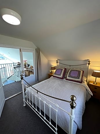 Upstairs Deluxe Double Room with Shower
