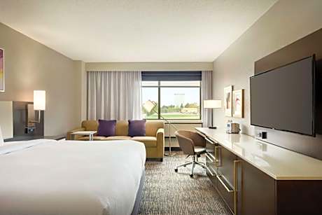 King Room with Sofa Bed - Hearing Accessible