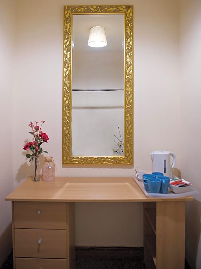 Little Foxes Hotel & Gatwick Airport Parking