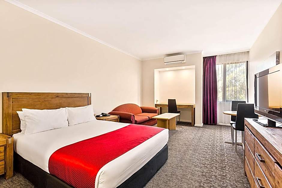 Quality Inn & Suites Manor