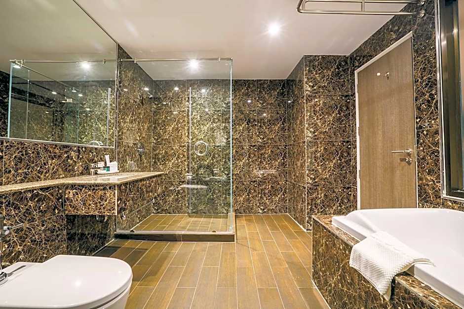 New Season Square Hotel