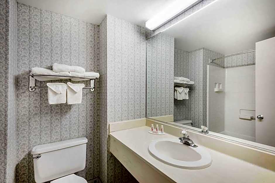 Days Inn by Wyndham Niantic Near Casinos