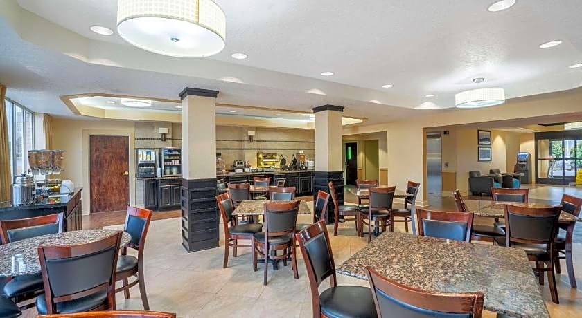 La Quinta Inn & Suites by Wyndham Hot Springs