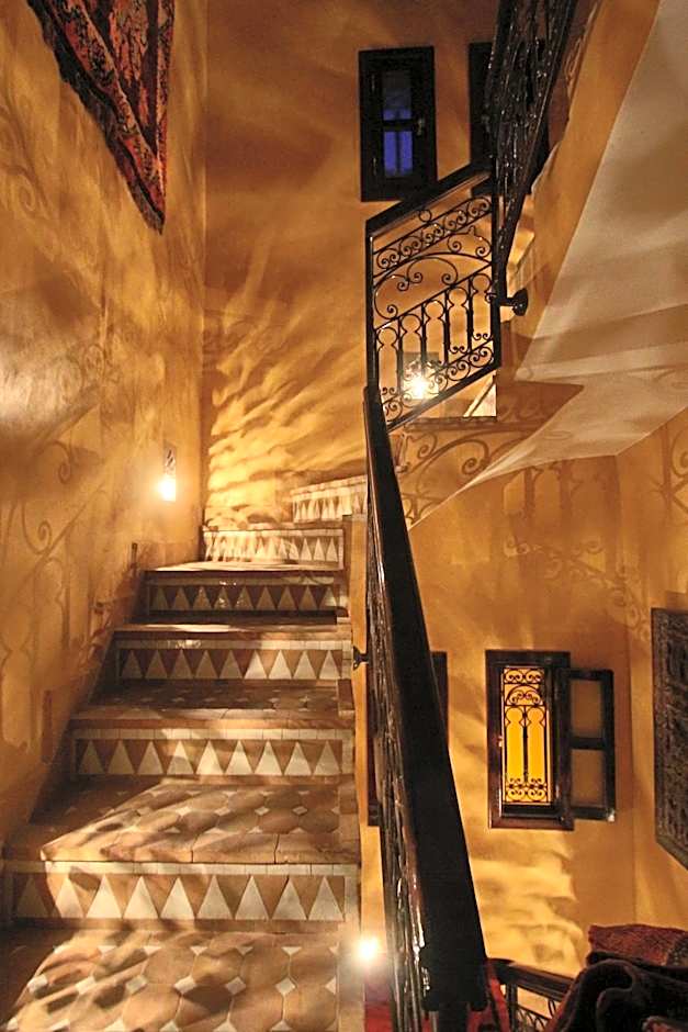 RIAD MAKENE MOUCHKILL