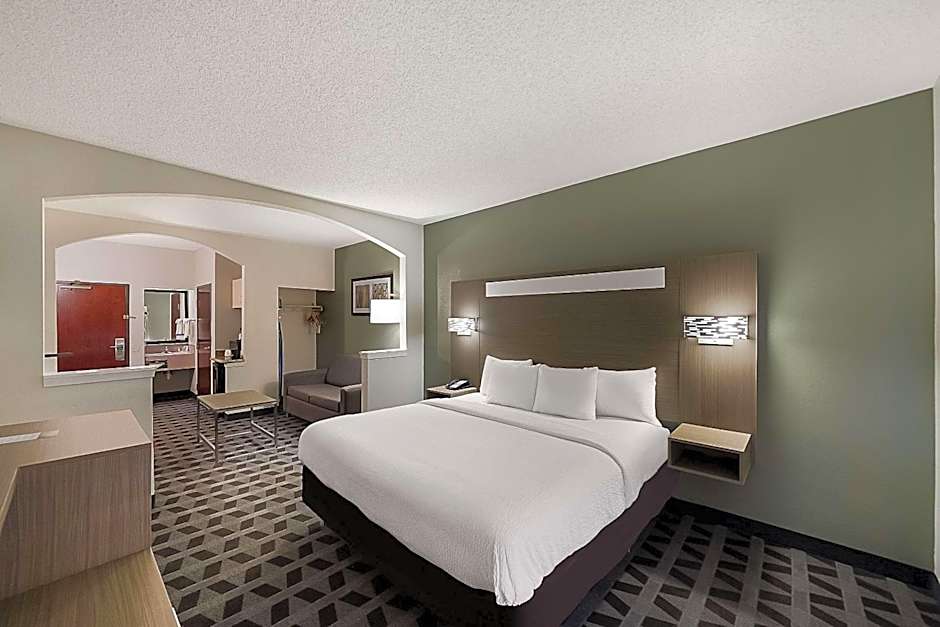 Quality Inn & Suites DFW Airport South