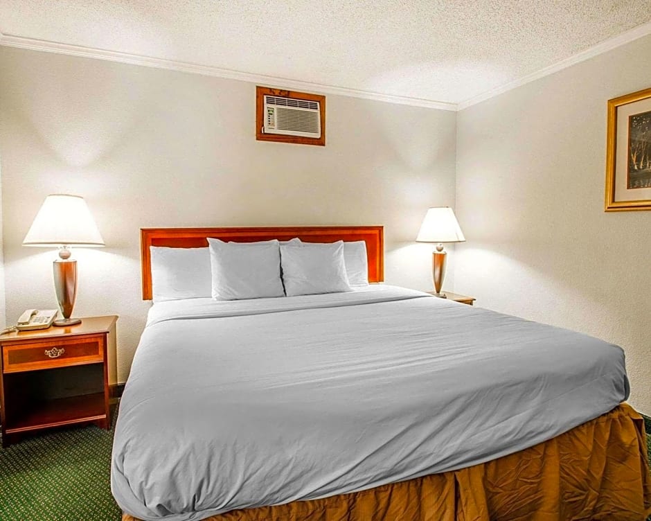 Clarion Inn & Suites Dothan South