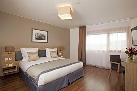 One-Bedroom Apartment (4 Adults)