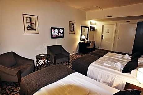 Family Room (2 Adults + 2 Children)