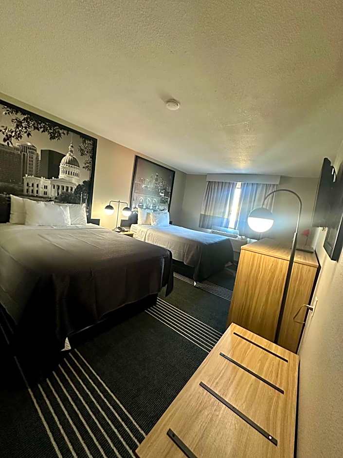 Super 8 by Wyndham Warrenton