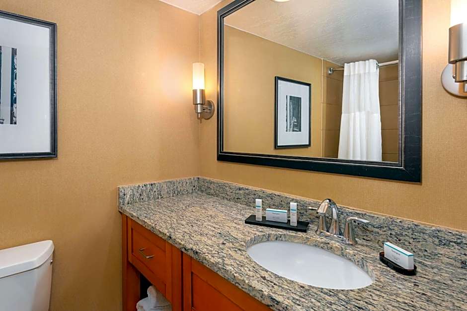 Embassy Suites By Hilton Hotel Kansas City-International Airport
