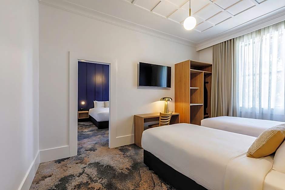 Royal Exhibition Hotel