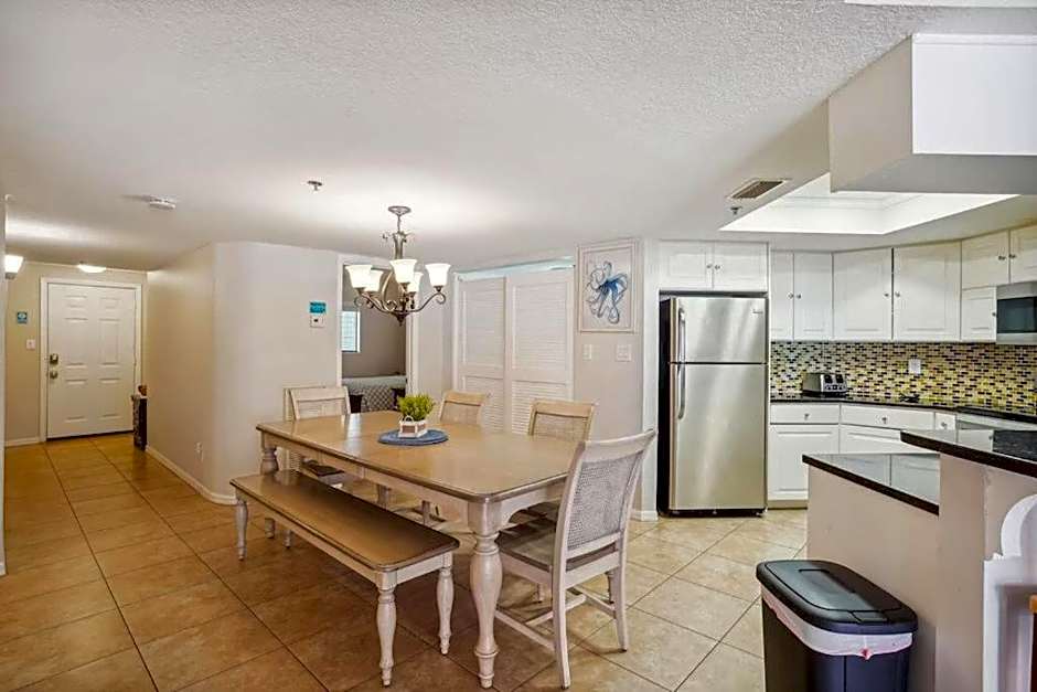 Beach Palms- Unit 102