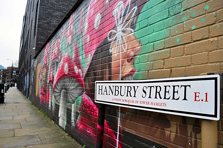 Cosmos Capsule Hub London