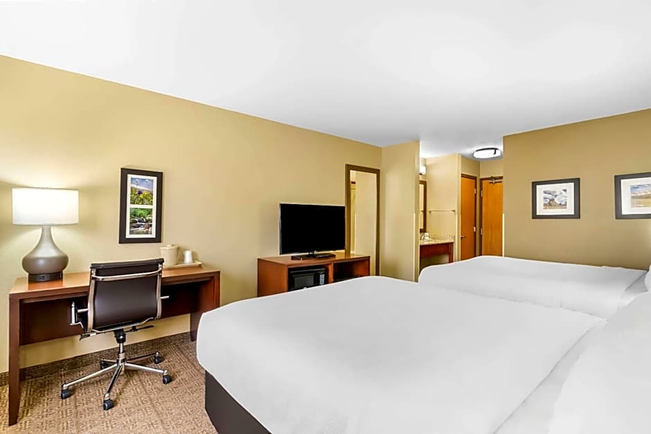 Comfort Inn & Suites Near University of Wyoming
