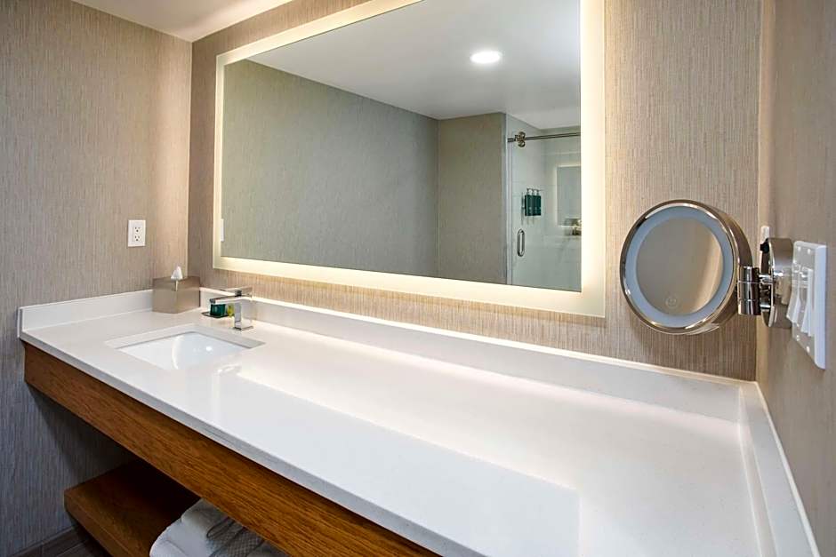 DoubleTree by Hilton Lansing