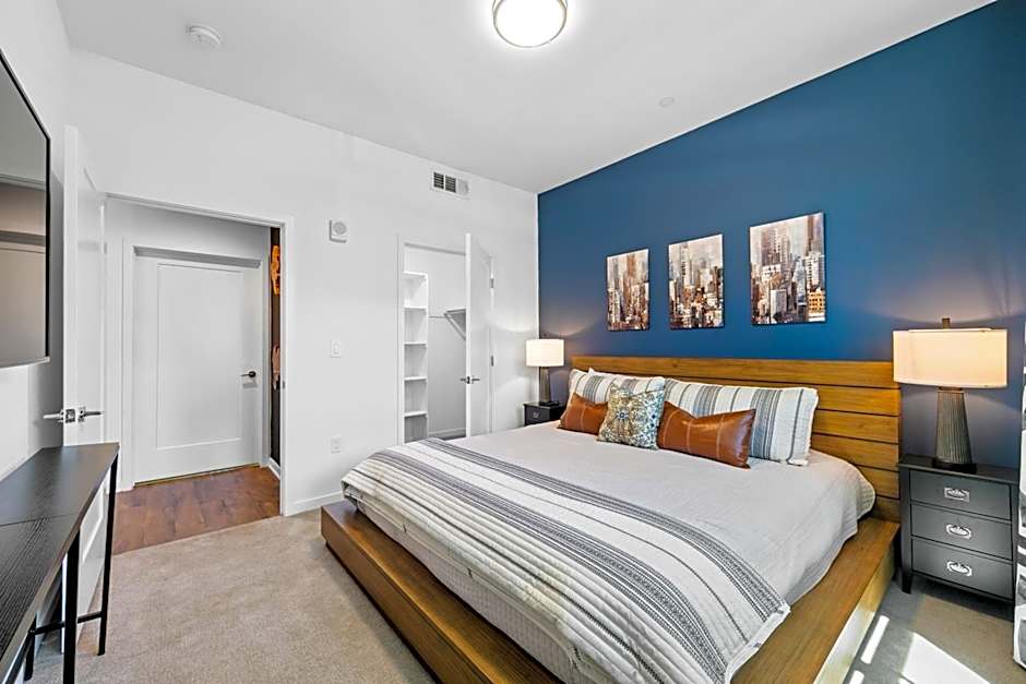 Beverly Grove Chic City Oasis 2 BR Apt with Den 138