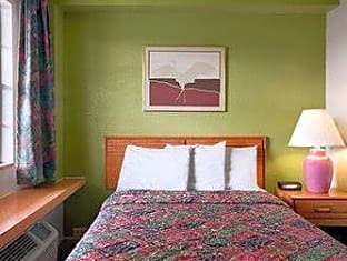 Days Inn by Wyndham West Memphis