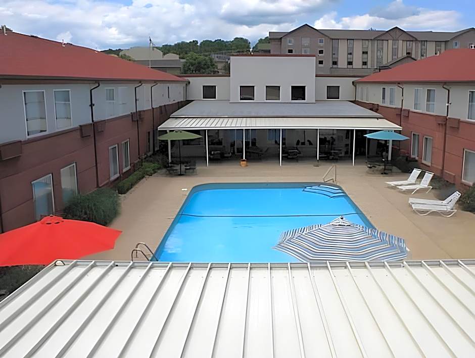 THE BRANSINN Entertainment District
