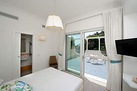 Junior Suite with Terrace and Sea View
