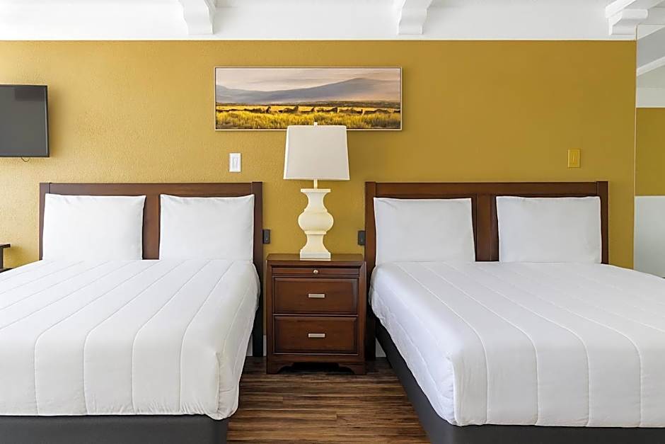 Spinnaker Inn of Naples