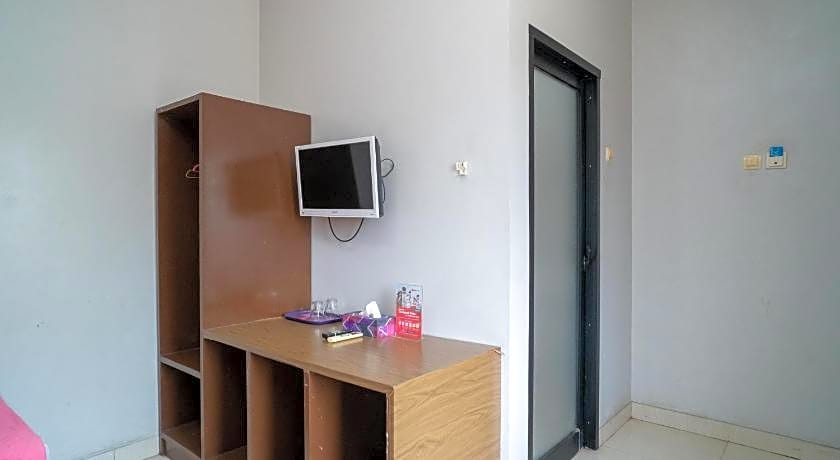 RedDoorz Syariah Near Tugu Dodol Kandangan