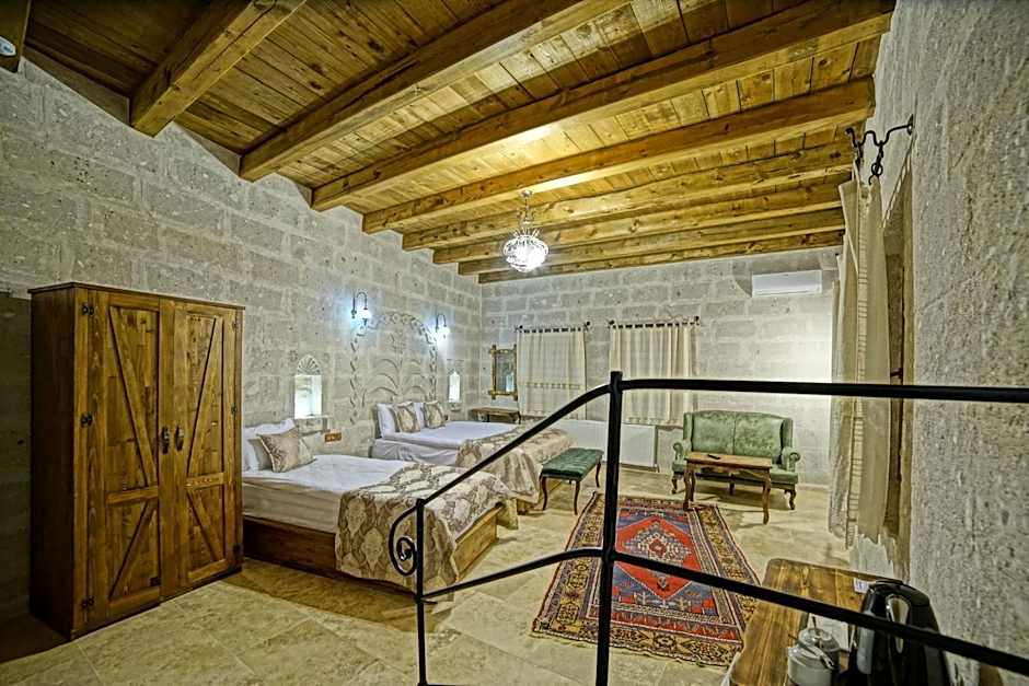 Risus Cave Suites
