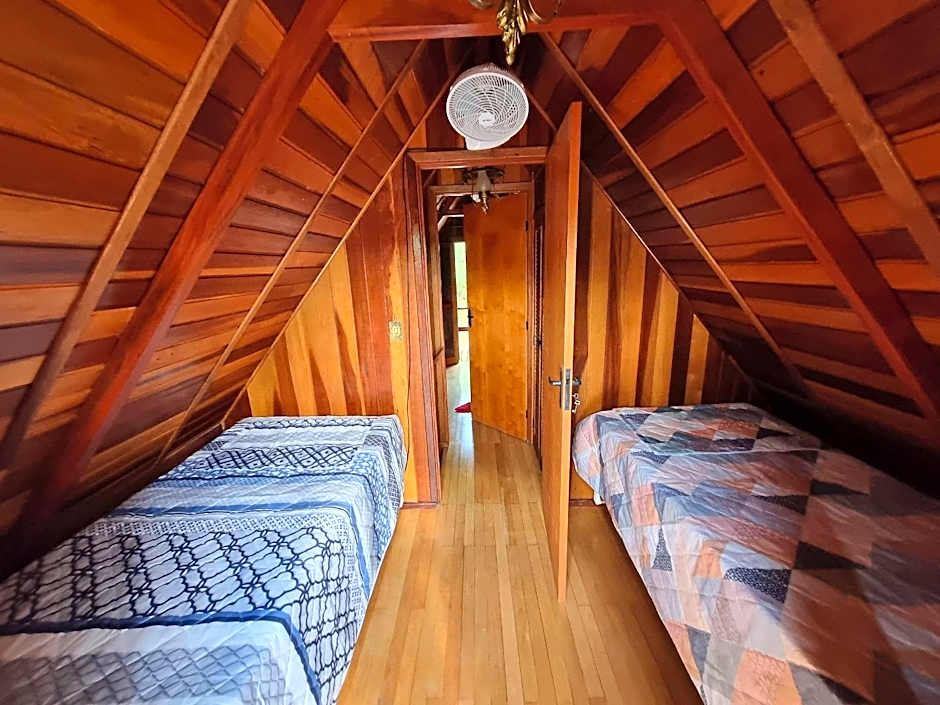 Chalé europeu com vista para natureza no interior