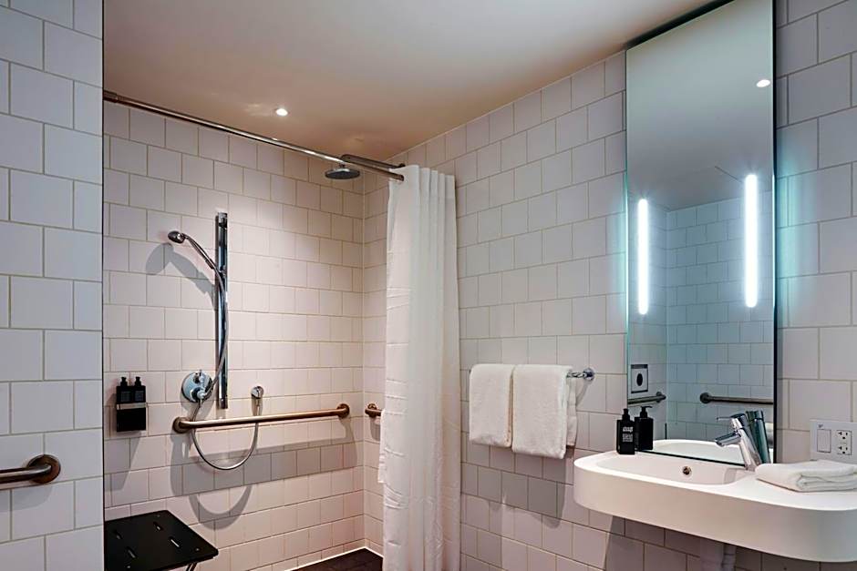 citizenM Los Angeles Downtown