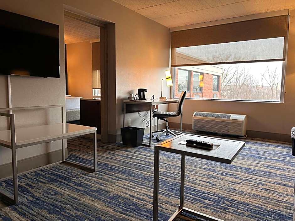 Skyline Hotel Detroit Airport, SureStay Collection by Best Western