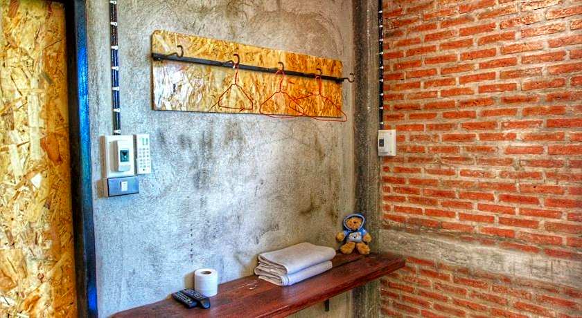 Above The Sea Boutique Hotel