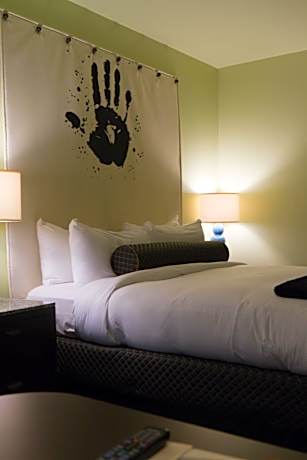 King Suite with Sofa Bed and City View - Non-Smoking