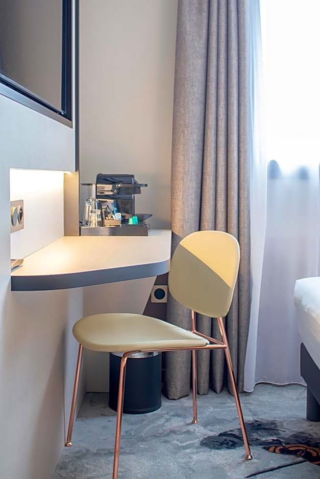 Brit Hotel Nantes La Beaujoire - L'Amandine