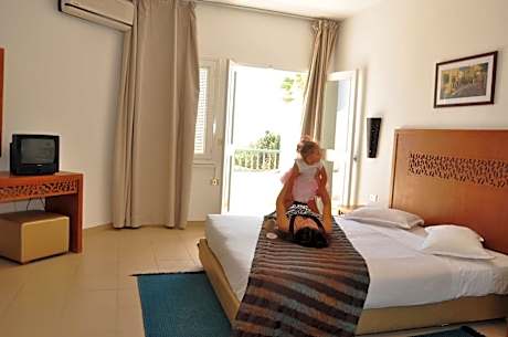 Triple Room with Garden View