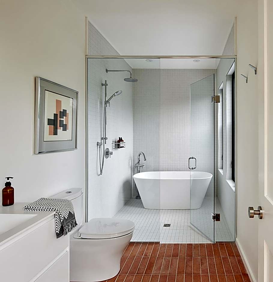 Modern North Bruce Waterfront Lion's Head