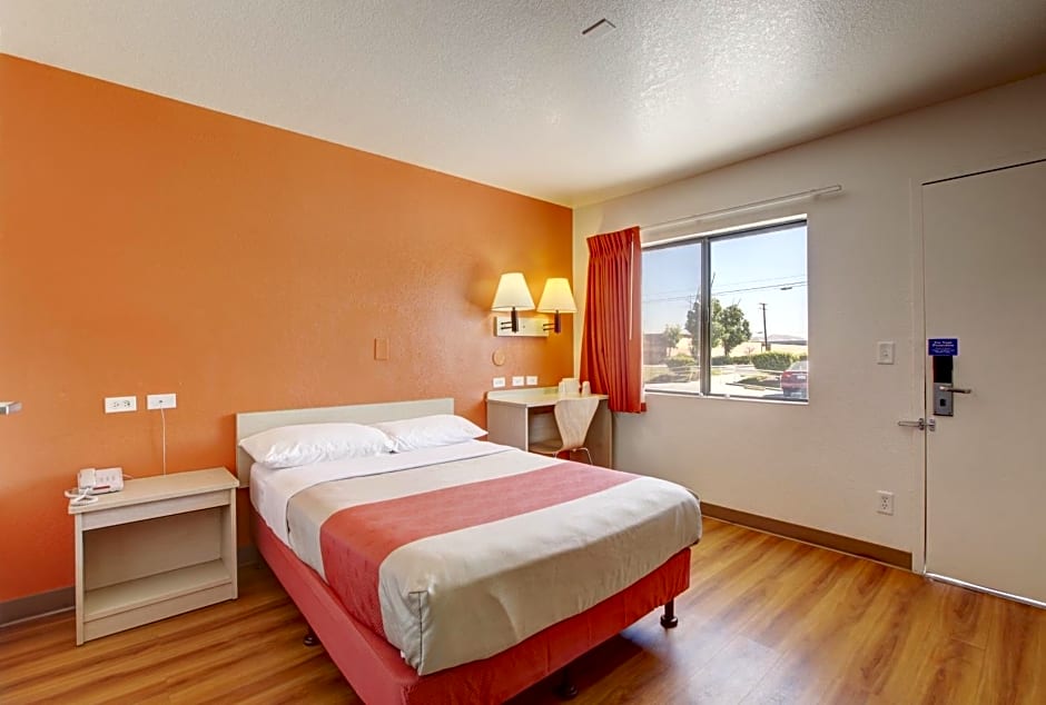 Motel 6-Corona, CA