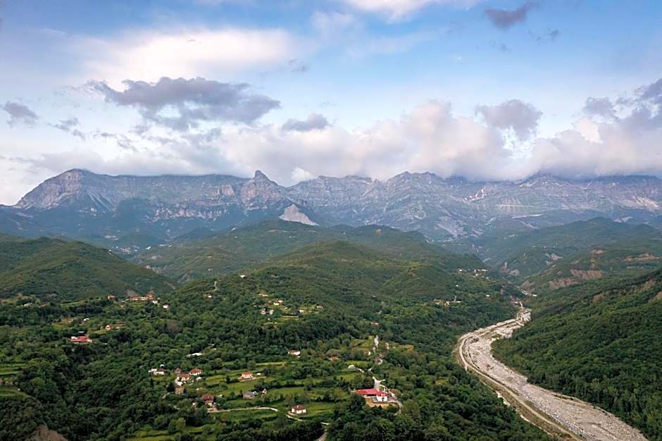 Gefiri Plakas Hotel, Tzoumerka