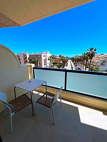 Apartment with Pool View
