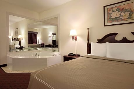 1 King Bed Non-Smoking