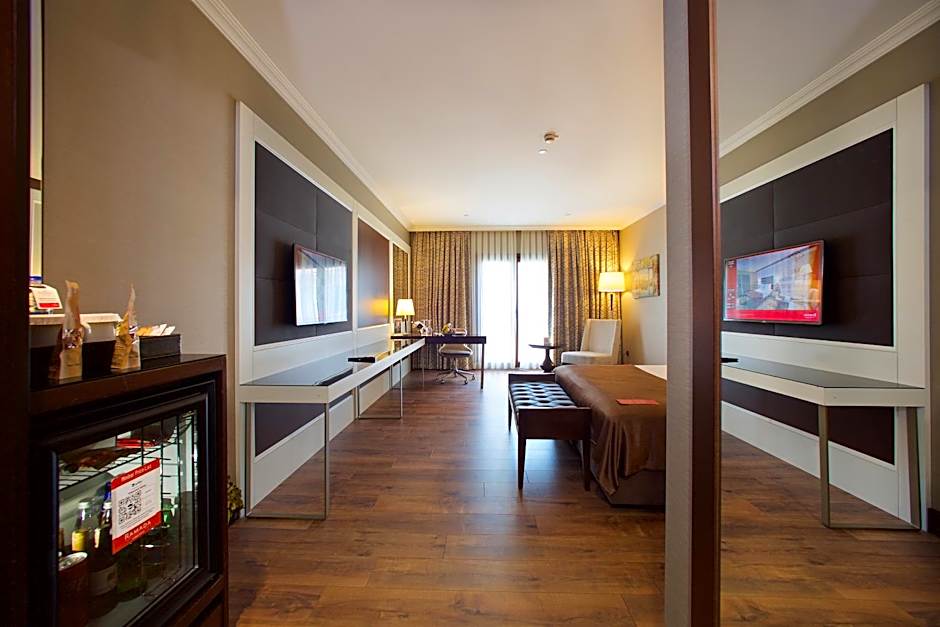 Photo 1 of 9 of Junior 1 King Bed Suite, Nonsmoking