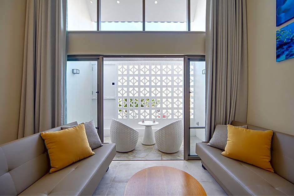 Royal View Hotel Churaumi