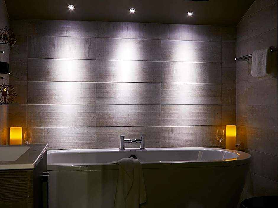 The Plough Inn & Cottages