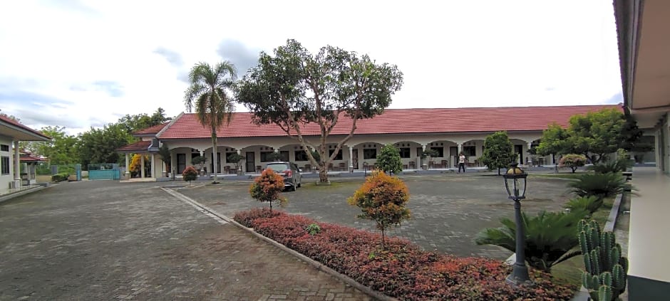 OYO 93051 Wisma Syariah Buloe Near Lapangan Abubakar Lambogo Batili Enrekang