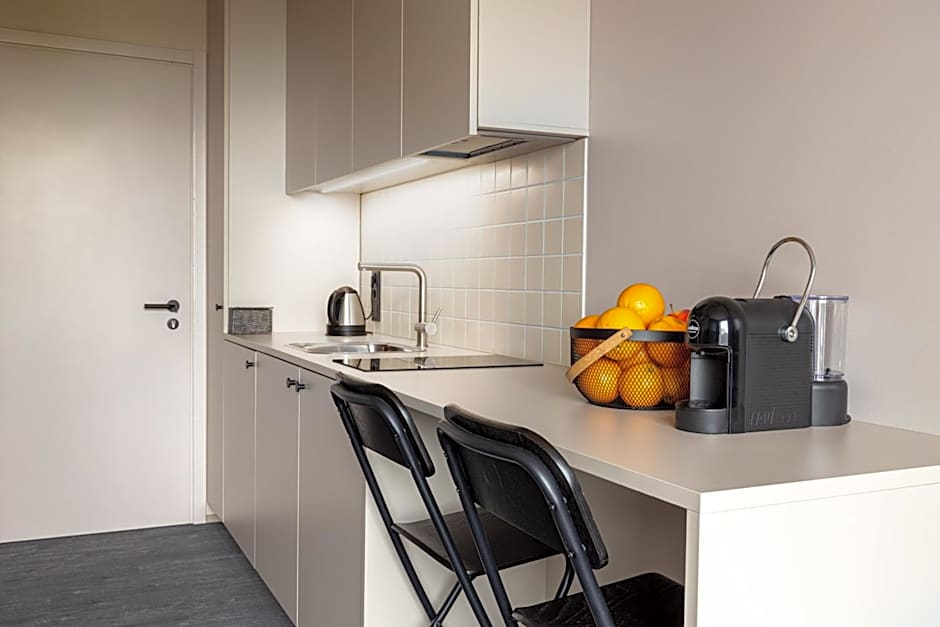 Hugo Apartment Hotel