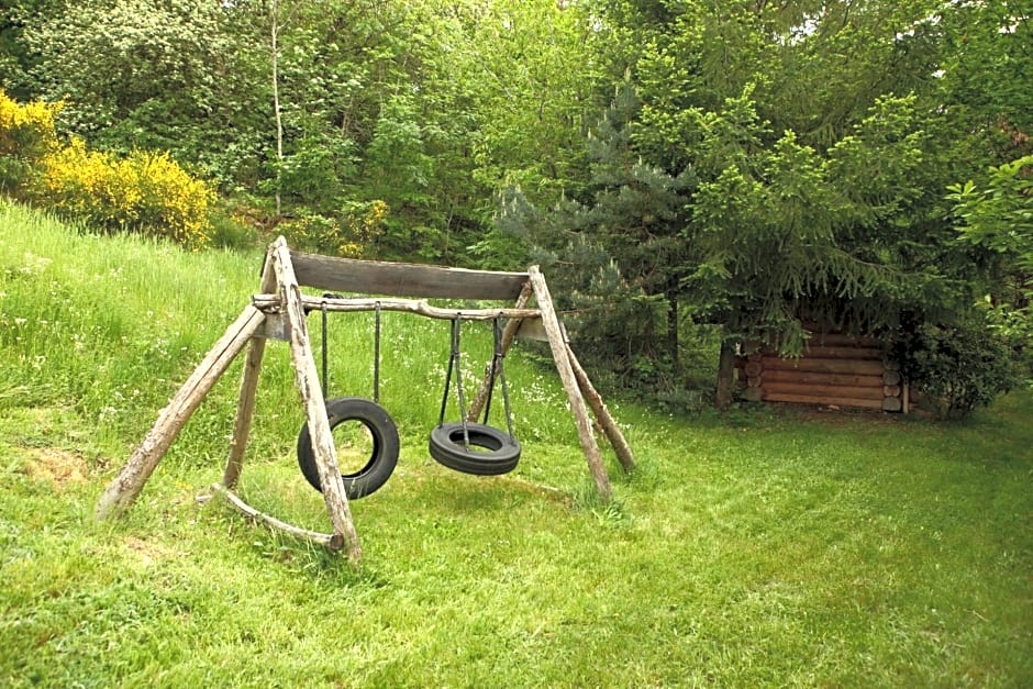 Les Grangeonnes, gîtes nature, piscine, sauna pour accueil familiale ou de groupe