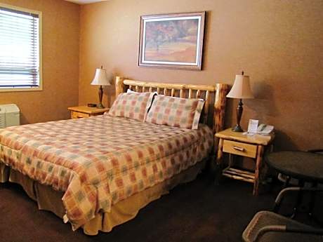 Elkwater Lake Lodge and Resort