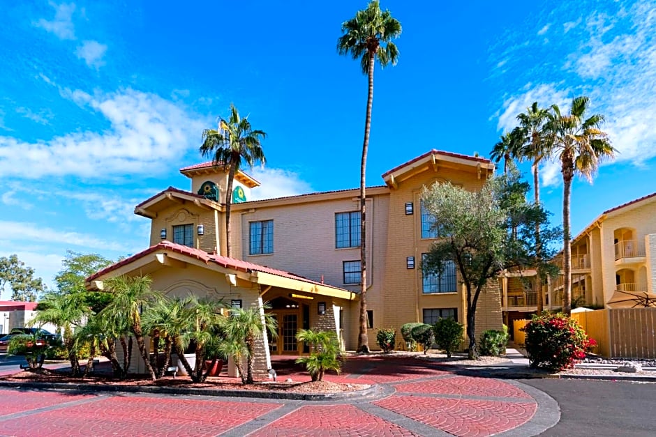 La Quinta Inn & Suites by Wyndham Phoenix Sky Harbor Airport