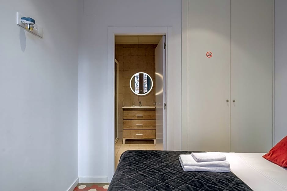 Apt with Antique Floor & lots of Sun Light
